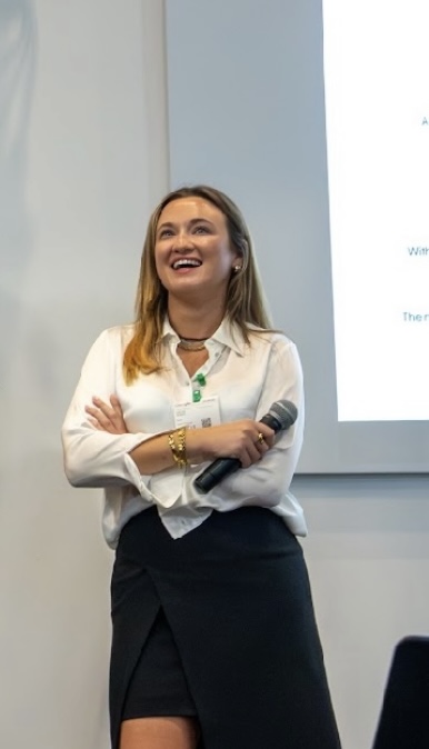 Nicole, founder of Sitely Studio